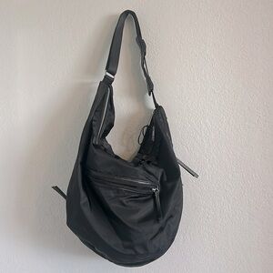 Lululemon resolution hobo bag